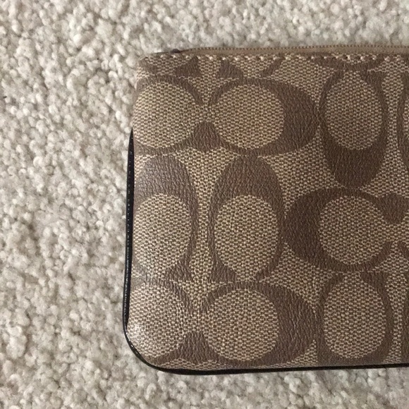 👜EUC Brown Coach Wristlet - Picture 4 of 5